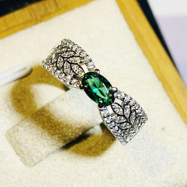 Fancy Leaf Band Oval Green Ring - Image 3
