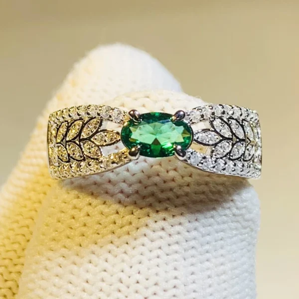 Fancy Leaf Band Oval Green Ring