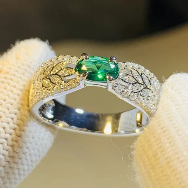 Fancy Leaf Band Oval Green Ring - Image 2